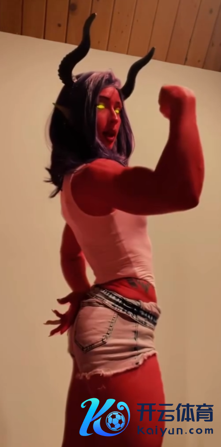 骨子出演！肌肉健身好意思女Cos《超英顶住中心》魔罗芙