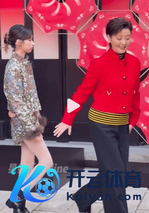 徐朵复兴莫得牵徐帆的手:是没看见 其时太病笃