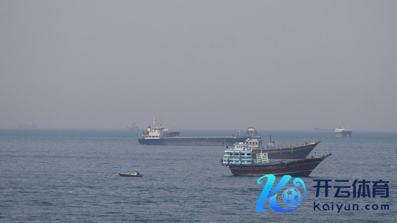 4月20日，霍尔木兹海峡 IC photo